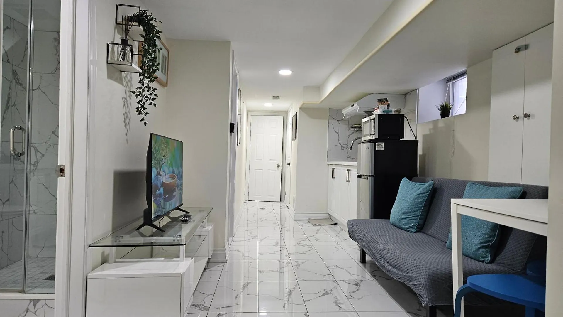 Central Downtown Toronto - Trinity Bellwood Park Apartment