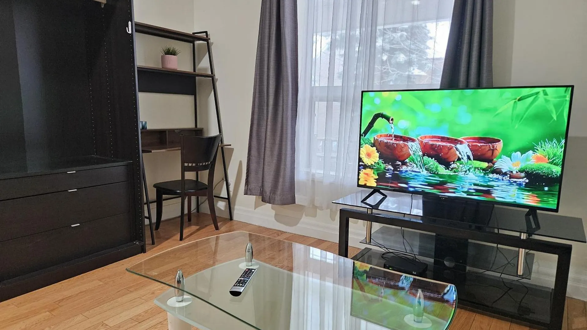Central Downtown Toronto - Trinity Bellwood Park Apartman
