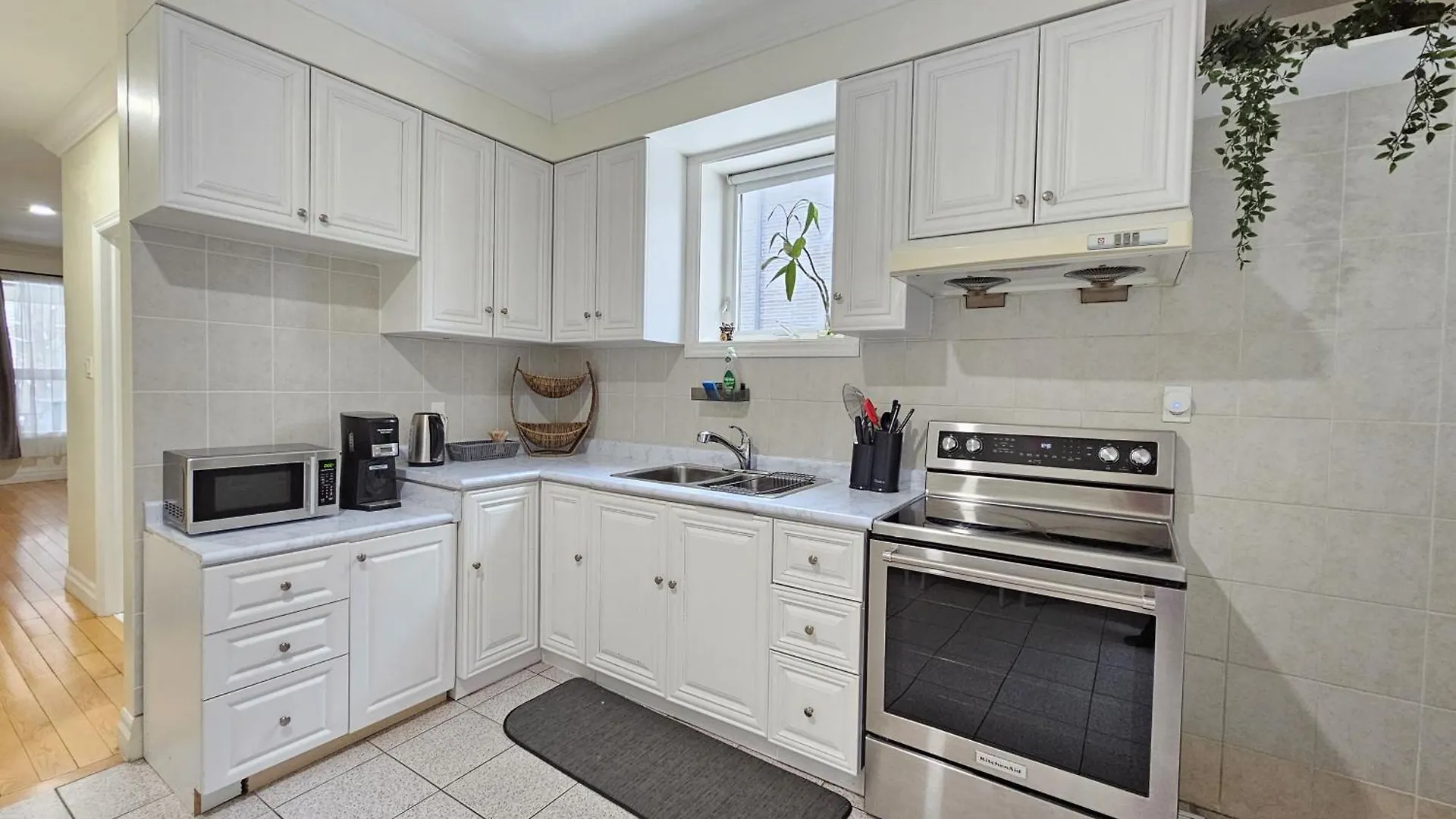 Central Downtown Toronto - Trinity Bellwood Park Apartment