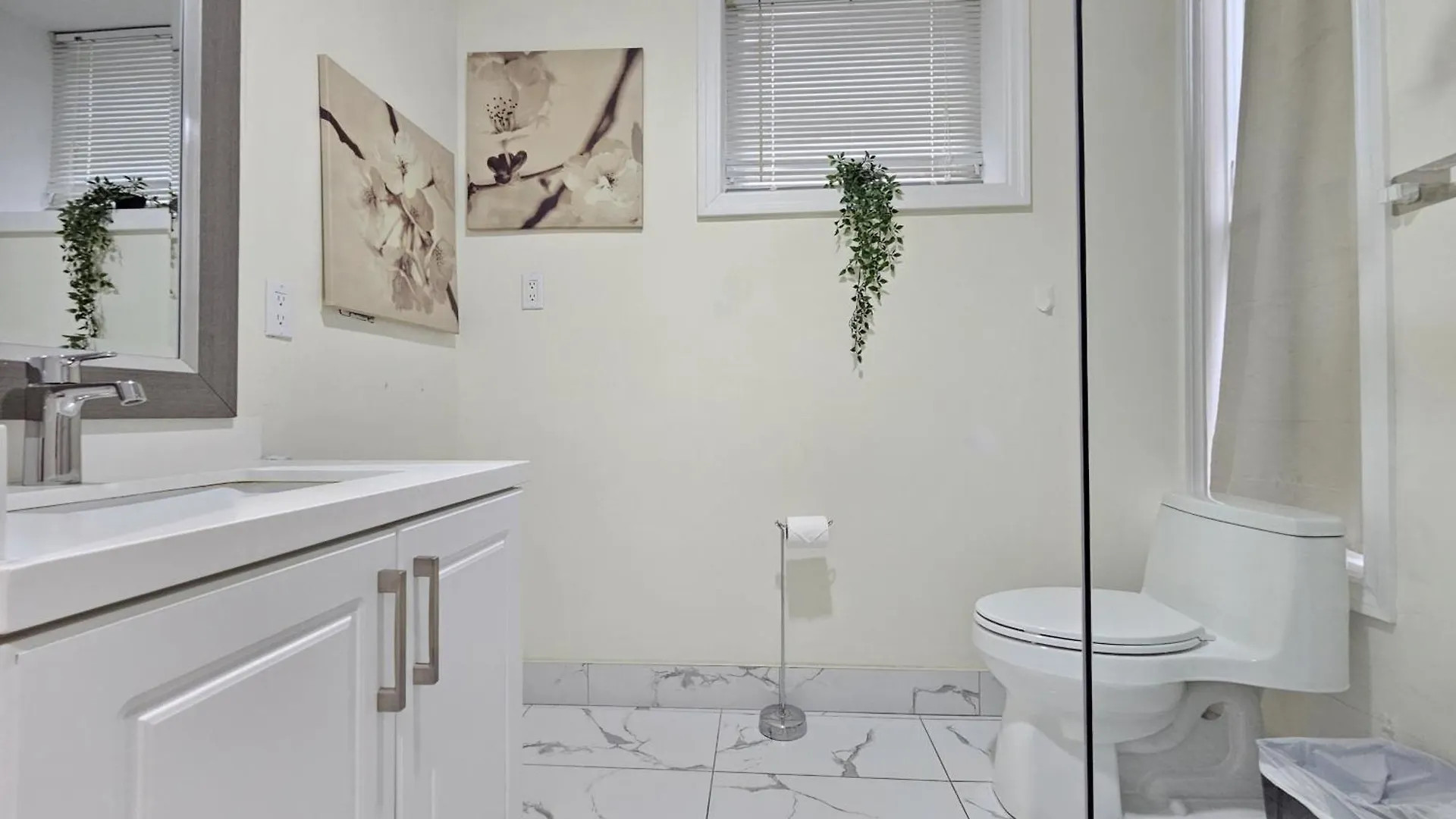 Central Downtown Toronto - Trinity Bellwood Park Apartman