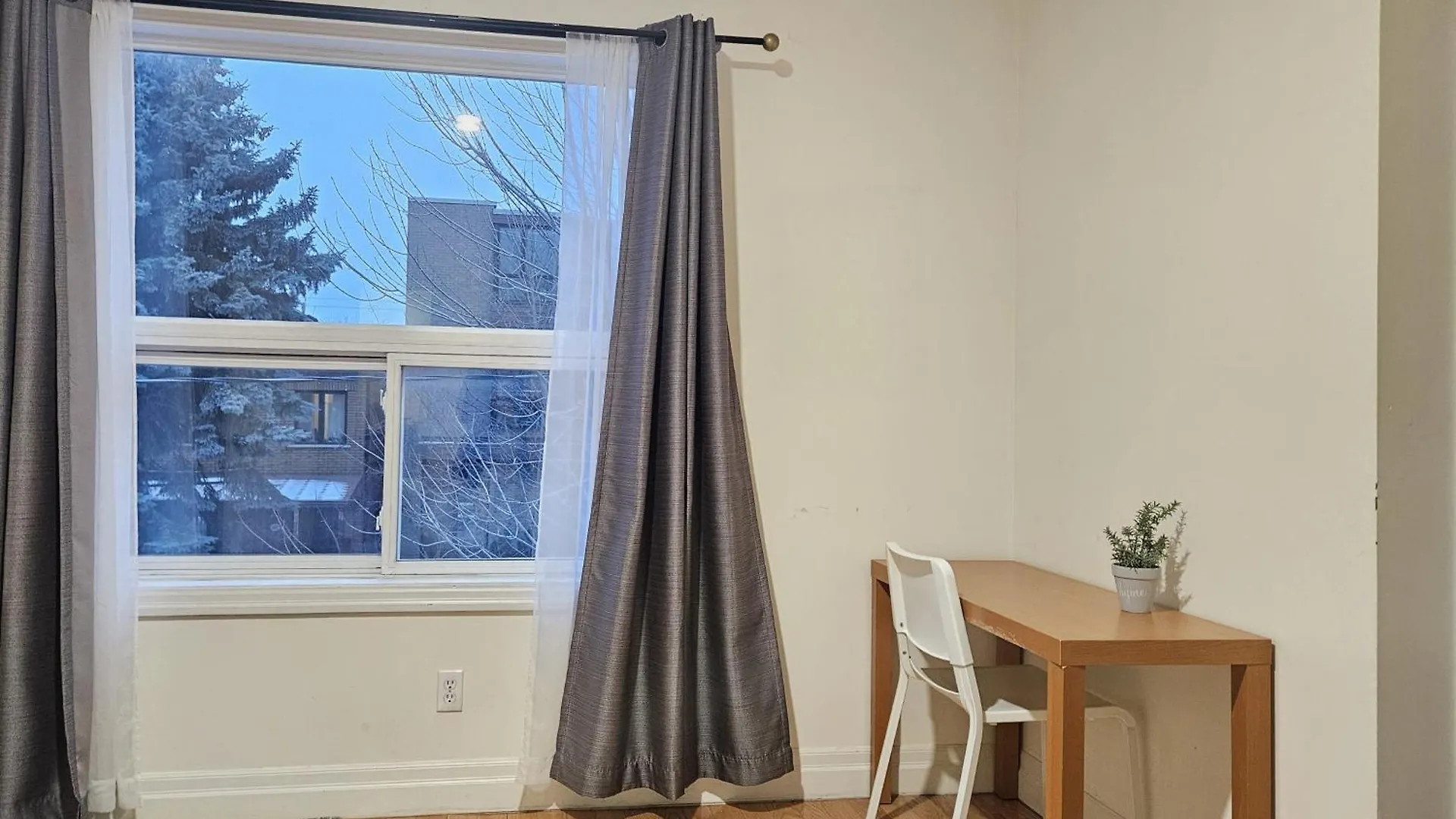 Central Downtown Toronto - Trinity Bellwood Park Apartment