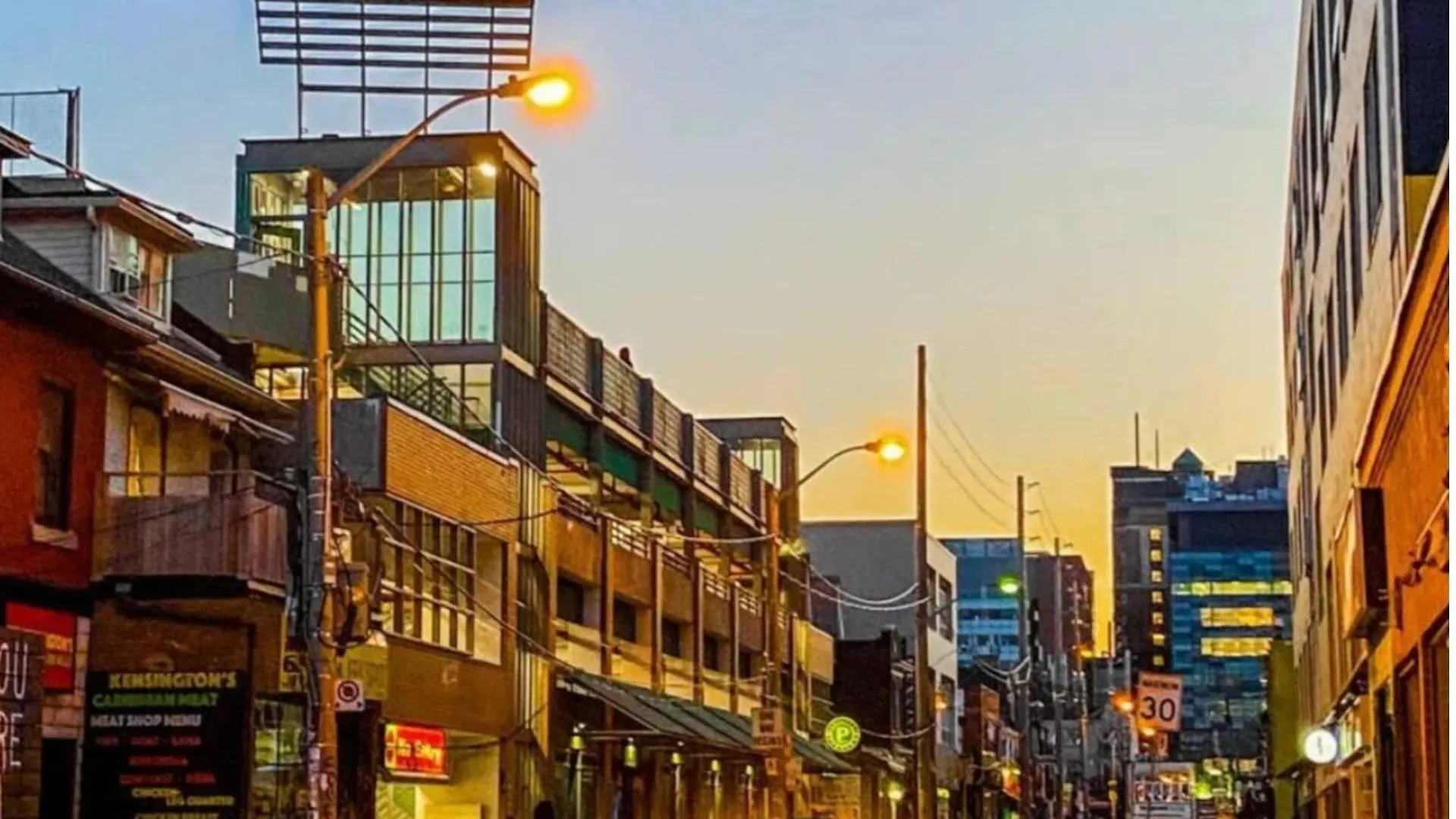 Апартаменты Central Downtown Toronto - Trinity Bellwood Park