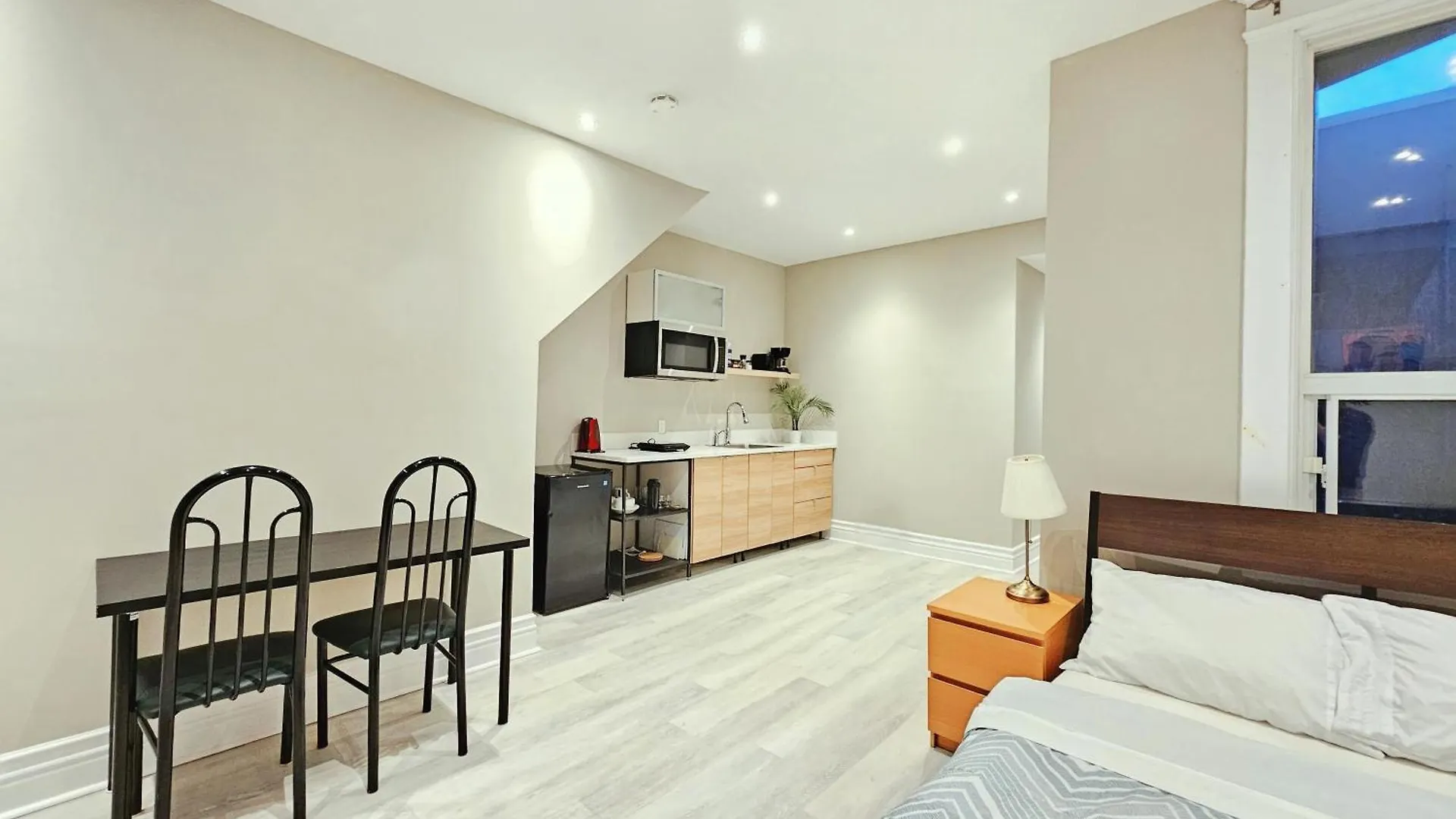 Central Downtown Toronto - Trinity Bellwood Park Apartment