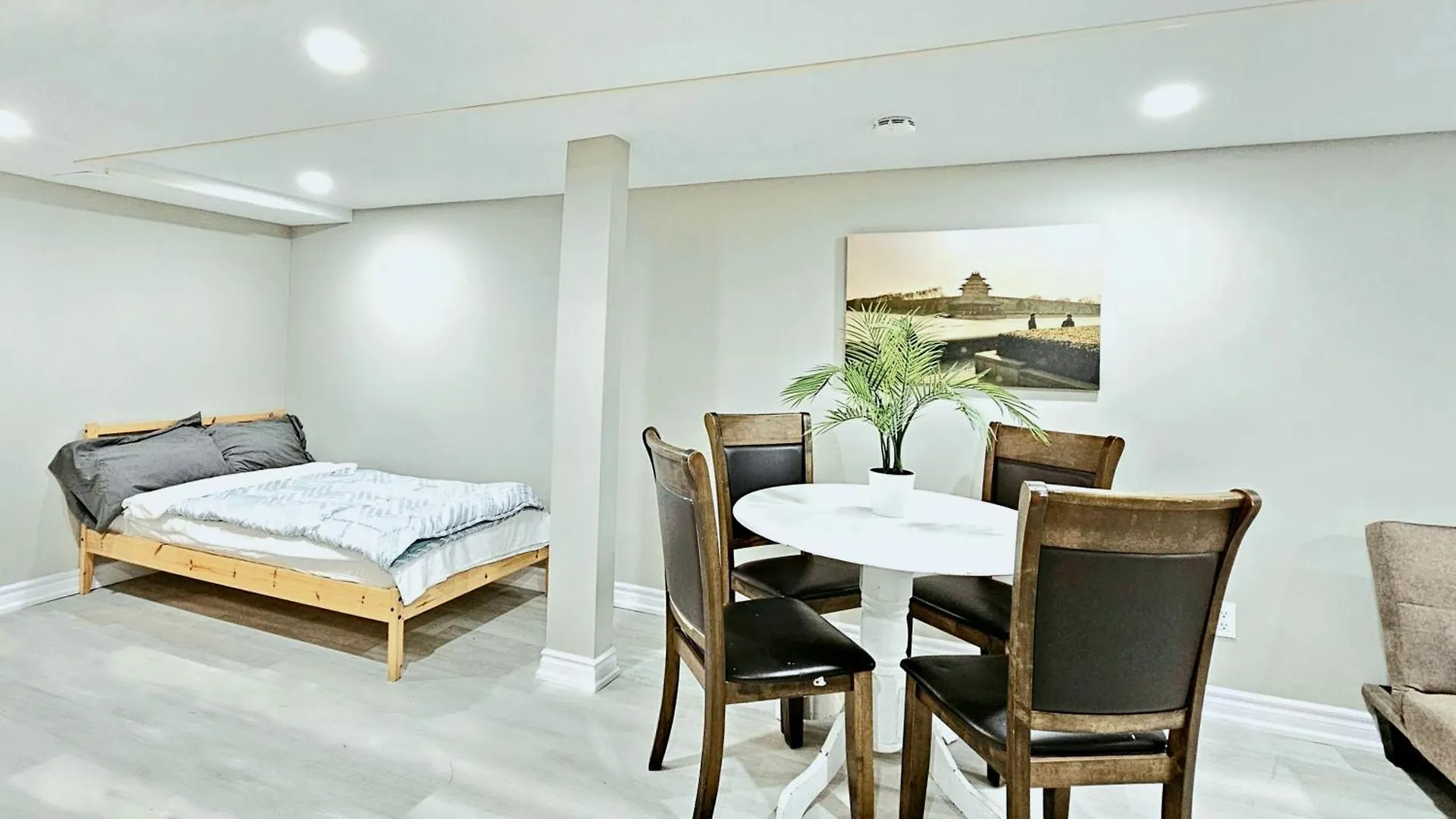 Central Downtown Toronto - Trinity Bellwood Park Apartment