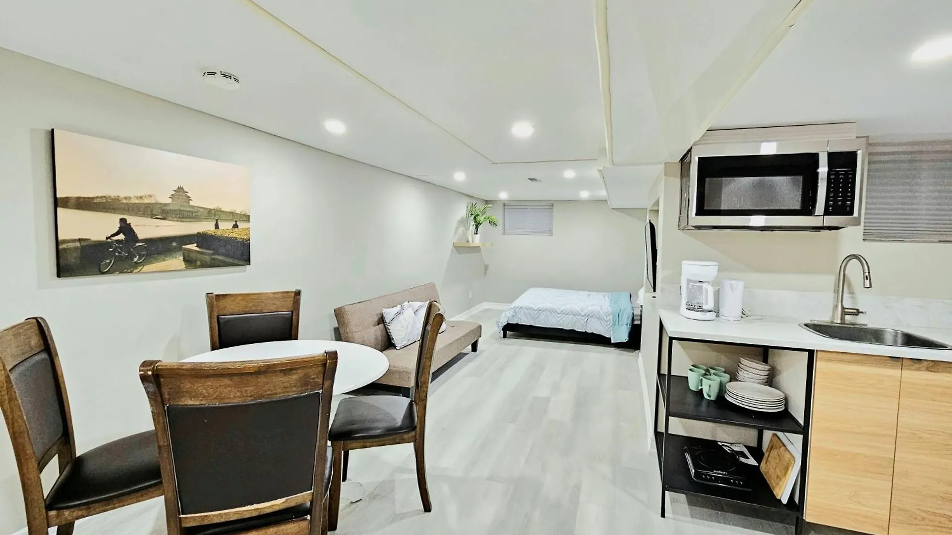 Central Downtown Toronto - Trinity Bellwood Park Apartment