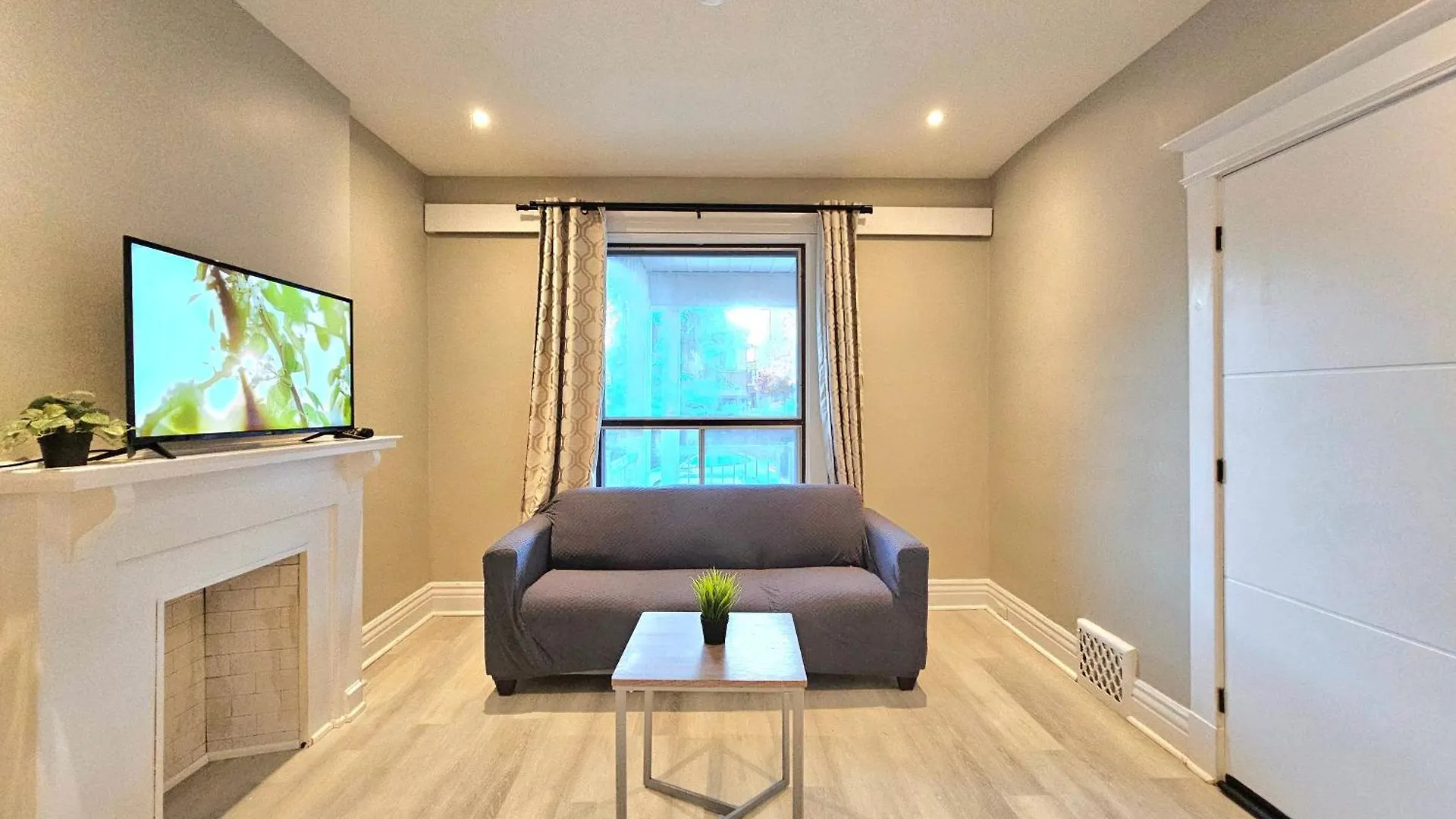 Apartment Central Downtown Toronto - Trinity Bellwood Park