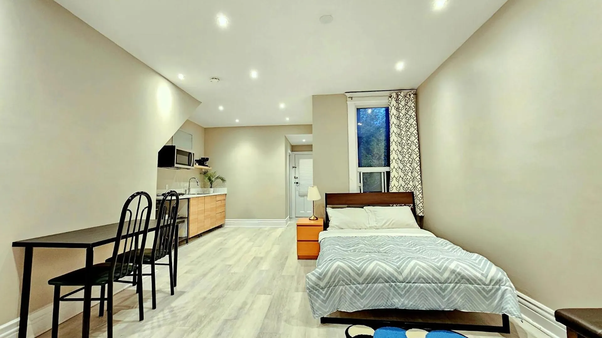 Apartment Central Downtown Toronto - Trinity Bellwood Park Canada