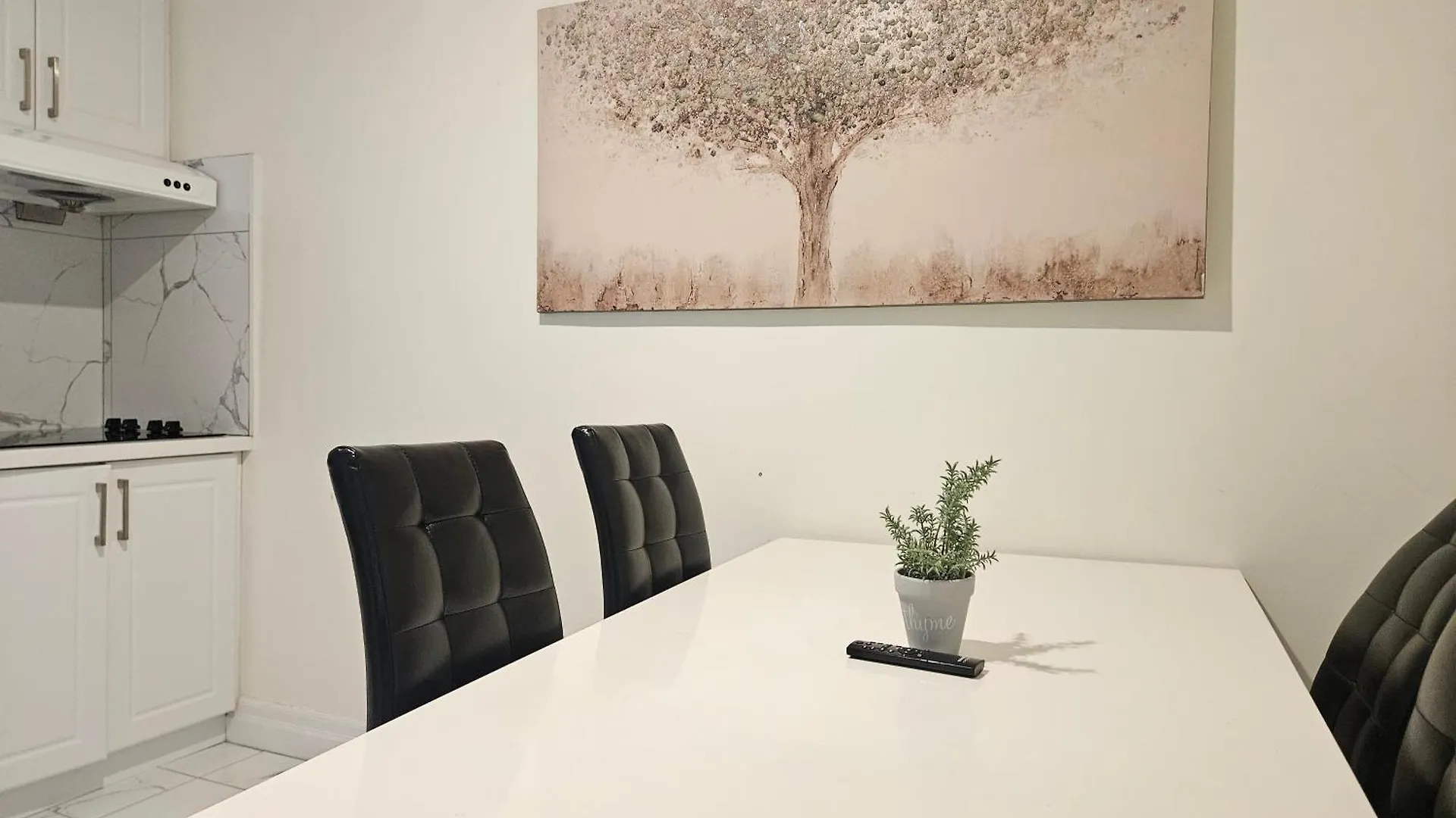 Central Downtown Toronto - Trinity Bellwood Park Apartment