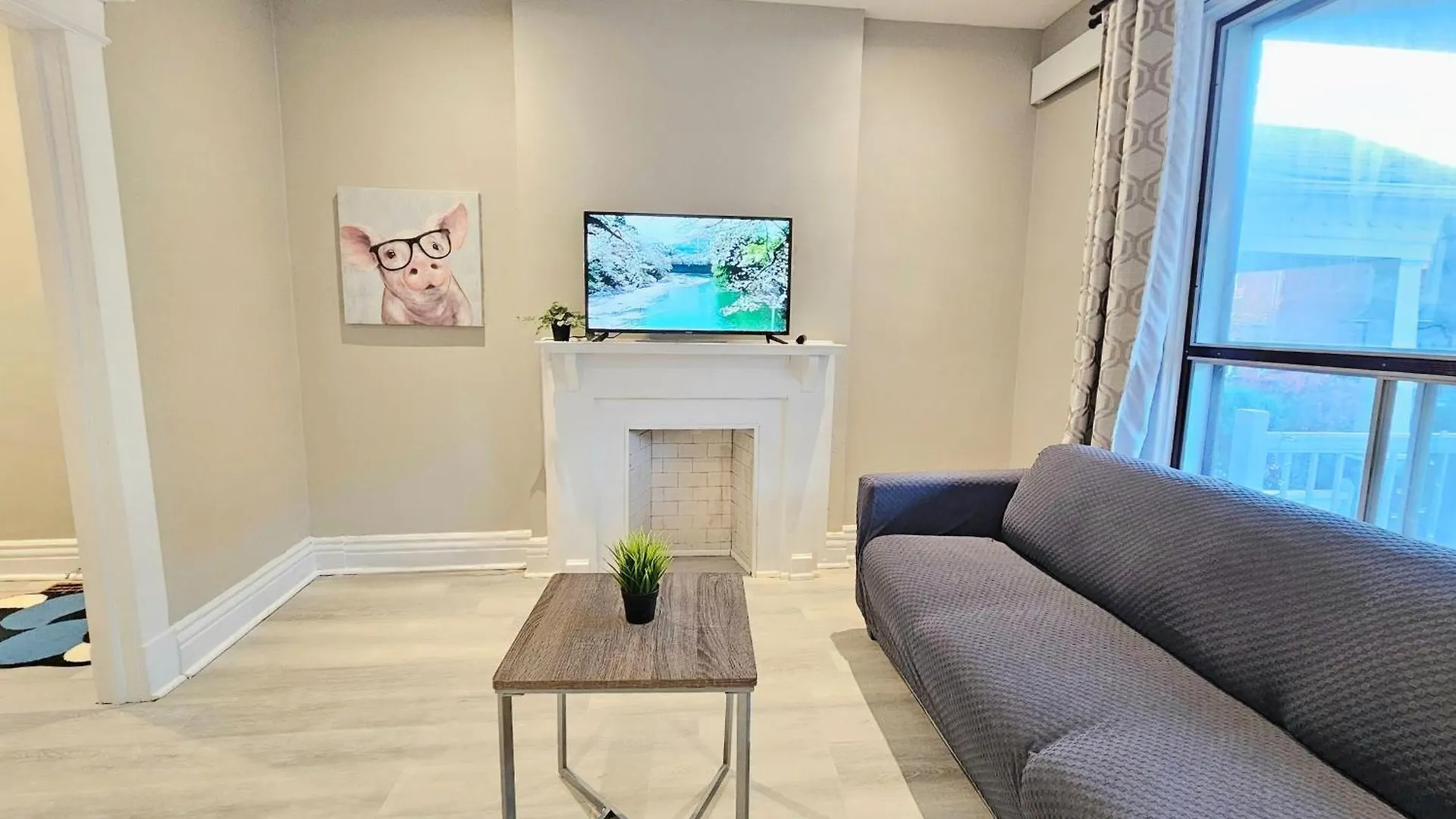 Central Downtown Toronto - Trinity Bellwood Park Apartment