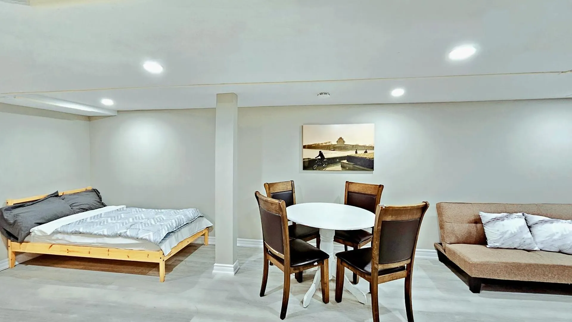 Central Downtown Toronto - Trinity Bellwood Park Apartment