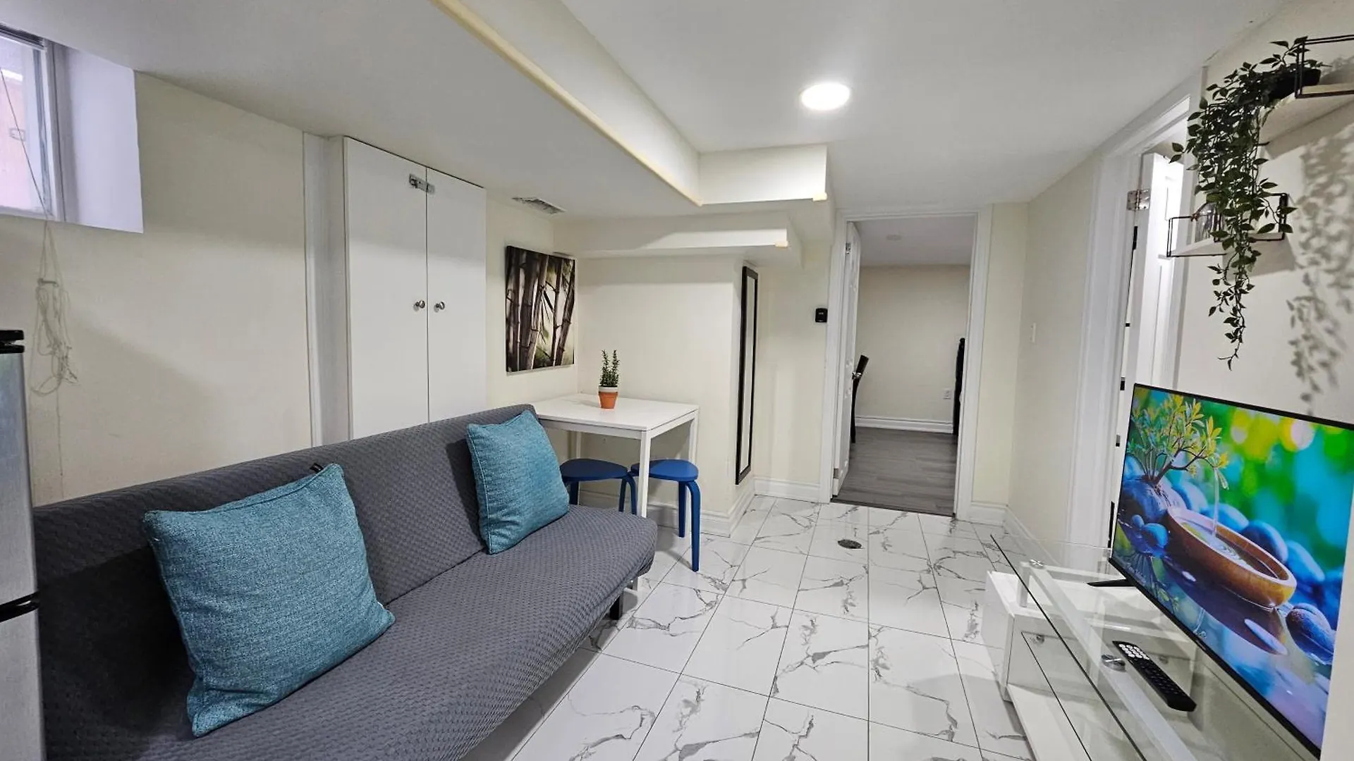 Central Downtown Toronto - Trinity Bellwood Park Apartment