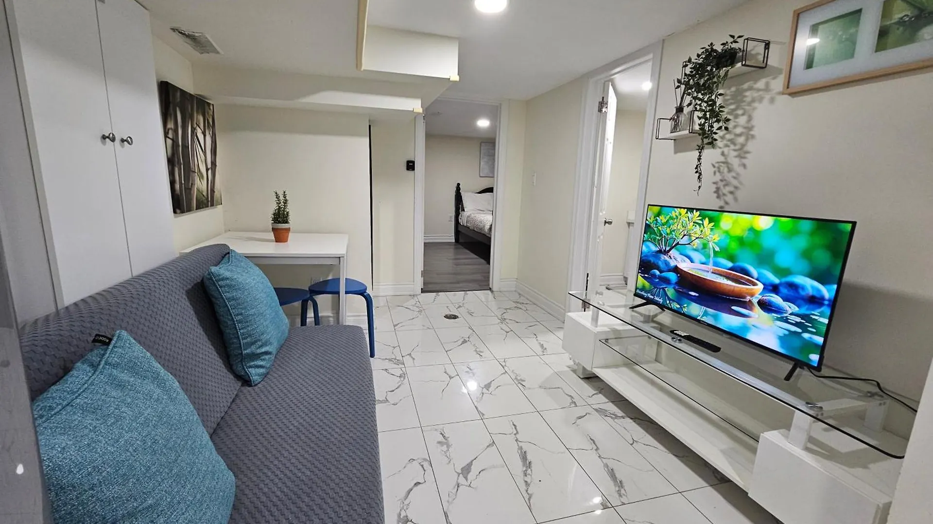 Central Downtown Toronto - Trinity Bellwood Park Apartment