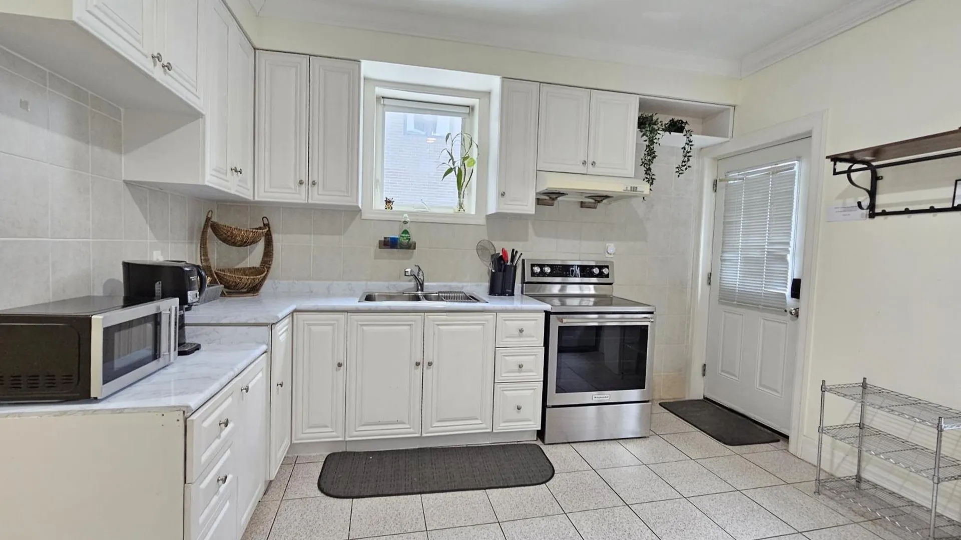 Central Downtown Toronto - Trinity Bellwood Park Apartment